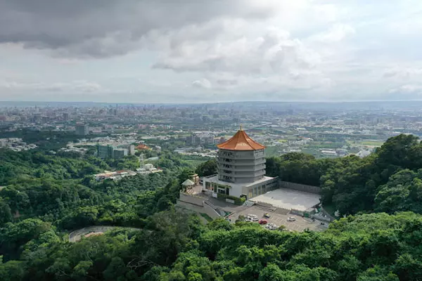 五湖追思園寶塔